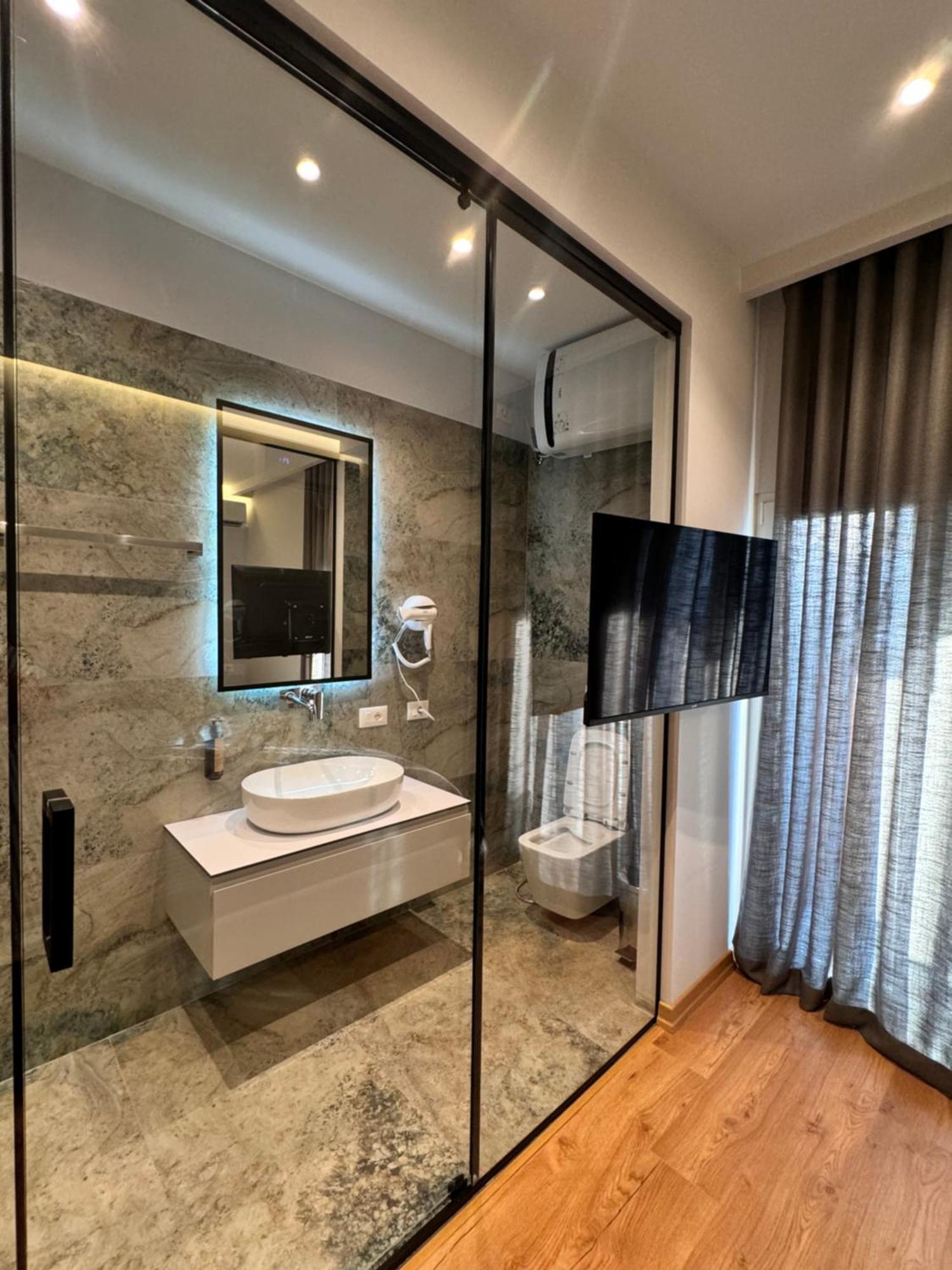 Апартаменти Izi Boutique Тирана Екстер'єр фото